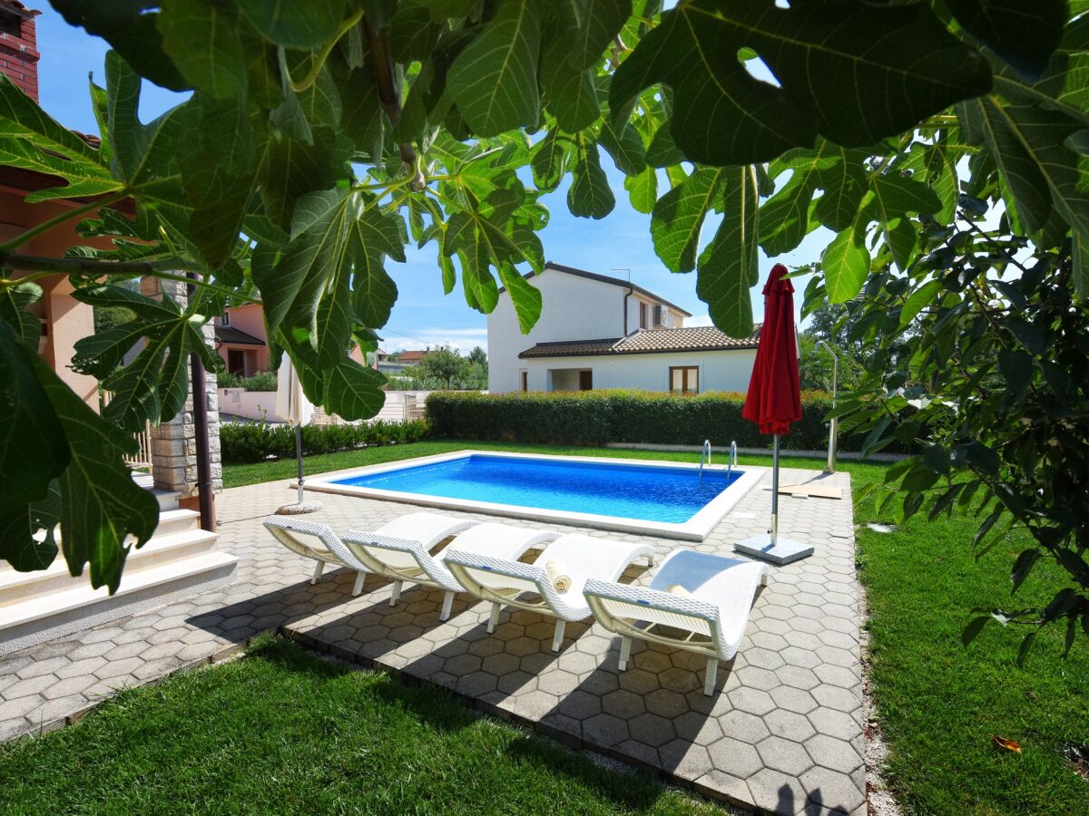 Holiday house Three bedroom house with terrace Mofardini, Central Istria - Središnja Istra K-20586 - Outdoor photo 4