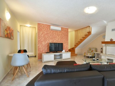 Holiday house Three bedroom house with terrace Mofardini, Central Istria - Središnja Istra K-20586 - Outdoor photo 13