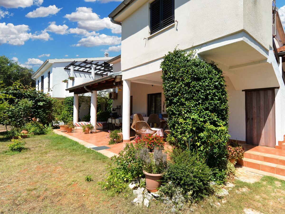 Apartment Three bedroom apartment with terrace Banjole, Pula A-20675-a - Outdoor photo 4