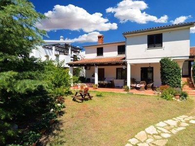 Apartment Three bedroom apartment with terrace Banjole, Pula A-20675-a - Outdoor photo 2