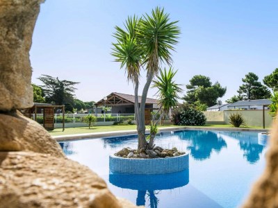 Holiday park Mobile Home in Domaine Les Mûriers - Outdoor photo 2