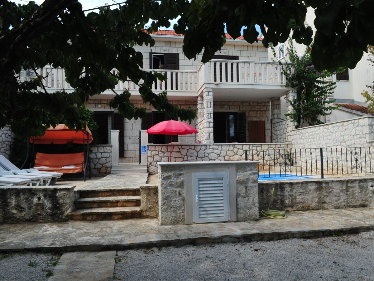 Apartment Three bedroom apartment with terrace and sea view Supetar, Brač A-11360-a - Outdoor photo 3