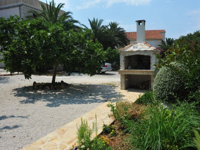 Apartment Three bedroom apartment with terrace and sea view Supetar, Brač A-11360-a - Outdoor photo 7