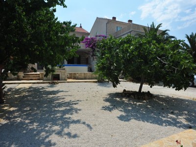 Apartment Three bedroom apartment with terrace and sea view Supetar, Brač A-11360-a - Outdoor photo 15