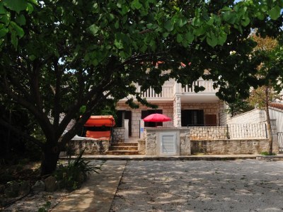 Apartment Three bedroom apartment with terrace and sea view Supetar, Brač A-11360-a - Outdoor photo 16