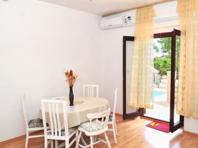 Apartment Three bedroom apartment with terrace and sea view Supetar, Brač A-11360-a - Outdoor photo 19