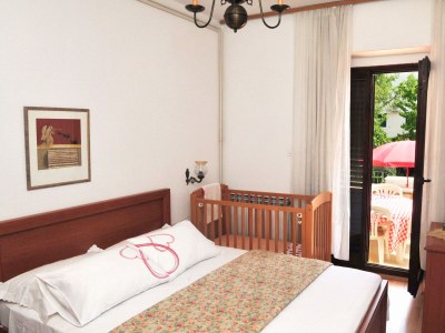 Apartment Three bedroom apartment with terrace and sea view Supetar, Brač A-11360-a - Outdoor photo 27