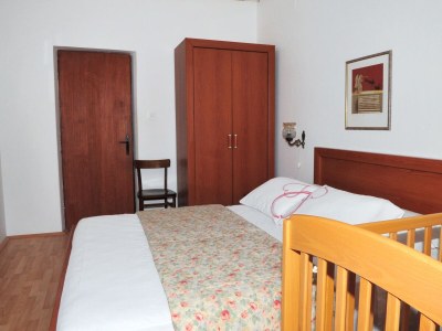 Apartment Three bedroom apartment with terrace and sea view Supetar, Brač A-11360-a - Outdoor photo 28