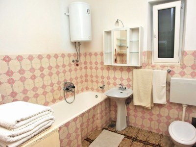 Apartment Three bedroom apartment with terrace and sea view Supetar, Brač A-11360-a - Outdoor photo 32