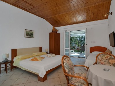 Apartment Studio flat near beach Cove Pokrivenik, Hvar AS-14345-a - Outdoor photo 14