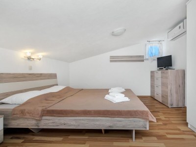 Apartment Two bedroom apartment near beach Cove Pokrivenik, Hvar A-5231-c - Outdoor photo 14