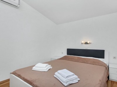 Apartment Two bedroom apartment near beach Cove Pokrivenik, Hvar A-5231-c - Outdoor photo 18