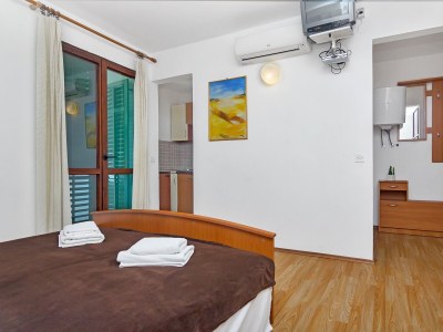 Apartment Studio flat near beach Cove Pokrivenik, Hvar AS-5231-c - Outdoor photo 11