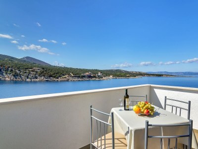 Apartment Studio flat near beach Cove Pokrivenik, Hvar AS-5231-d in Gdinj - Apartment