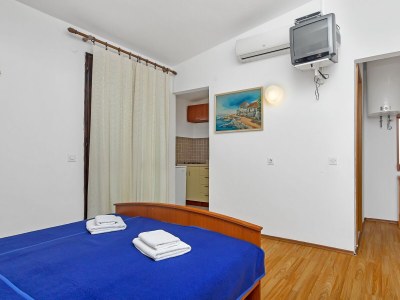 Apartment Studio flat near beach Cove Pokrivenik, Hvar AS-5231-e - Outdoor photo 11