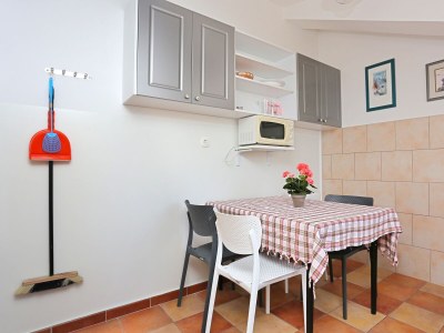 Apartment One bedroom apartment with terrace and sea view Pisak, Omiš A-16239-f - Outdoor photo 15