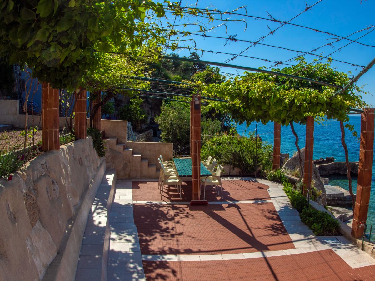 Apartment One bedroom apartment near beach Pisak, Omiš A-18610-a