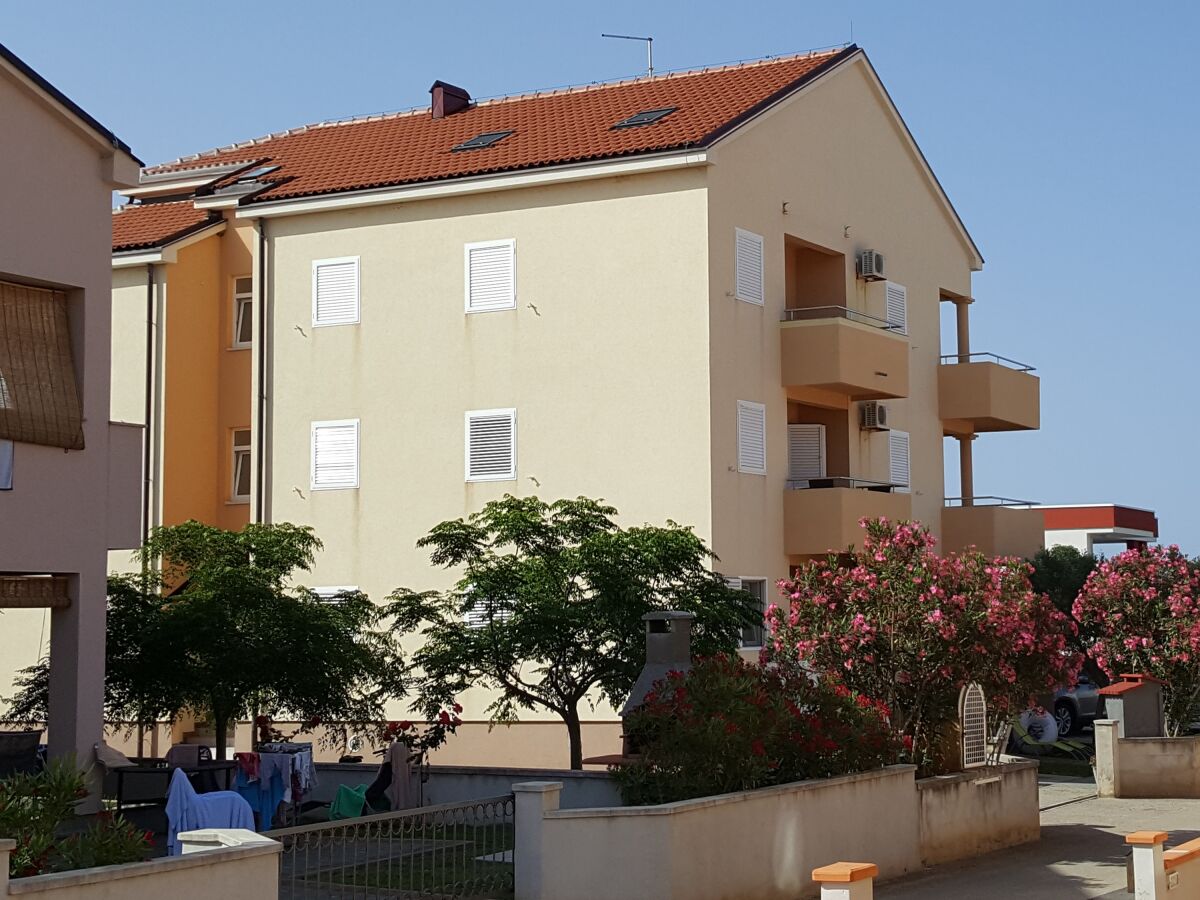 Apartment Studio flat with balcony and sea view Privlaka, Zadar AS-14816-a - Outdoor photo 3