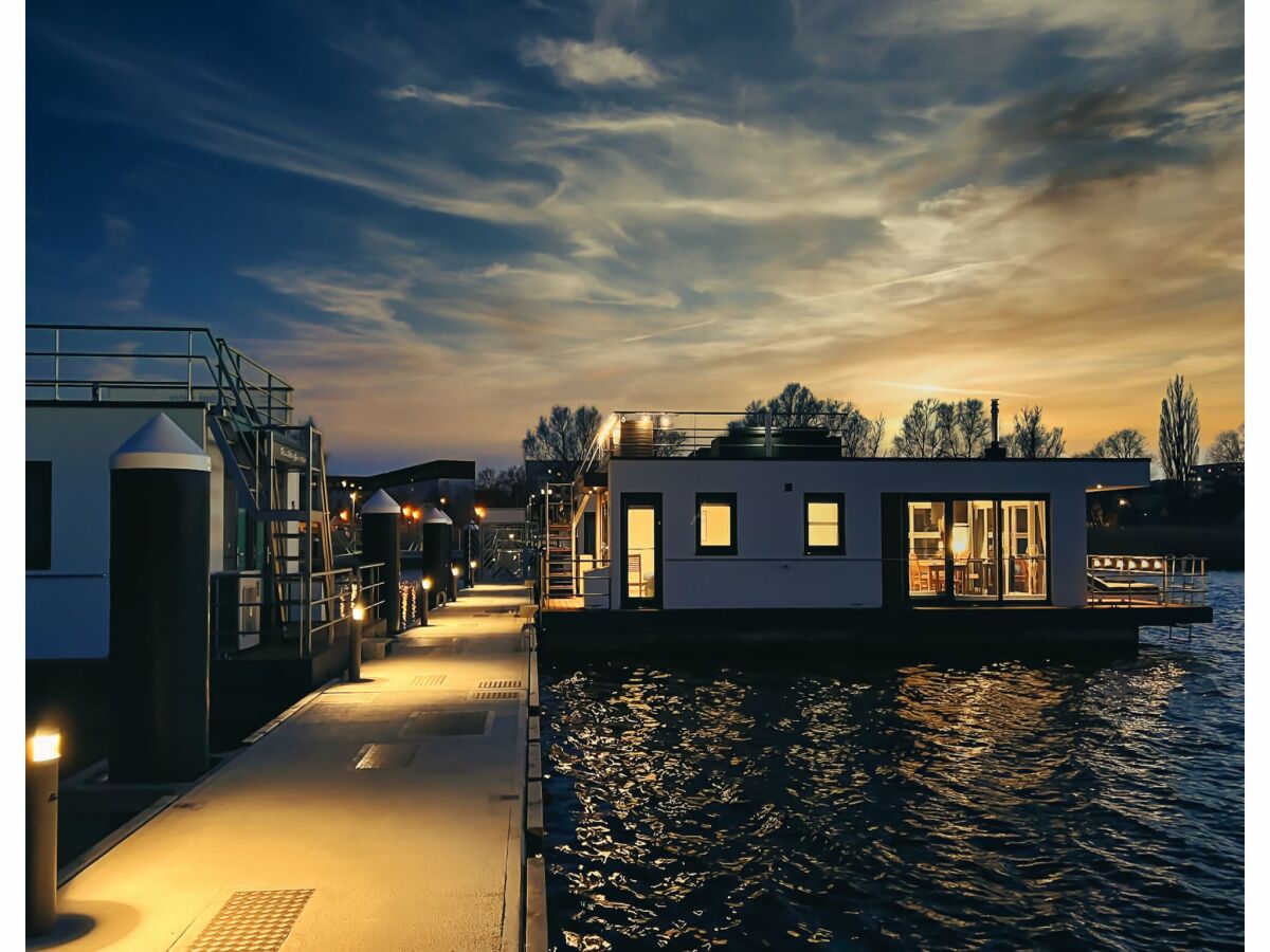 House boat Bright Base with Coastal Access - Outdoor photo 3