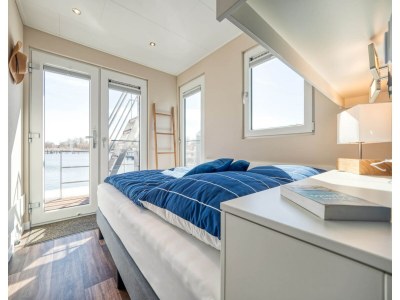 House boat Bright Base with Coastal Access - Features photo 22