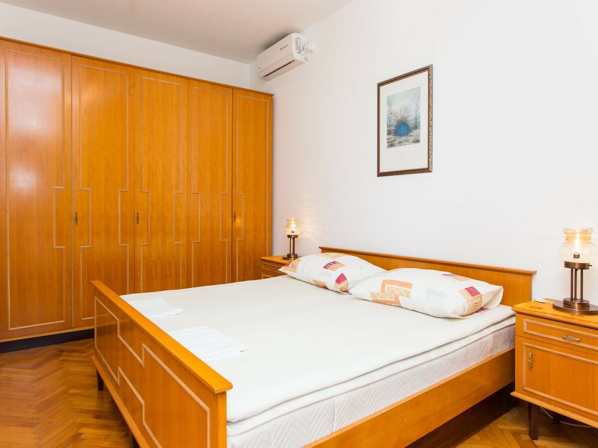 Apartment Guest House Ljubica - Double Room with Private Bathroom-2 1