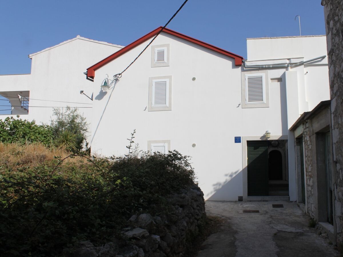 Holiday house Four-bedroom house with terrace and sea view Kukljica, Ugljan K-8251