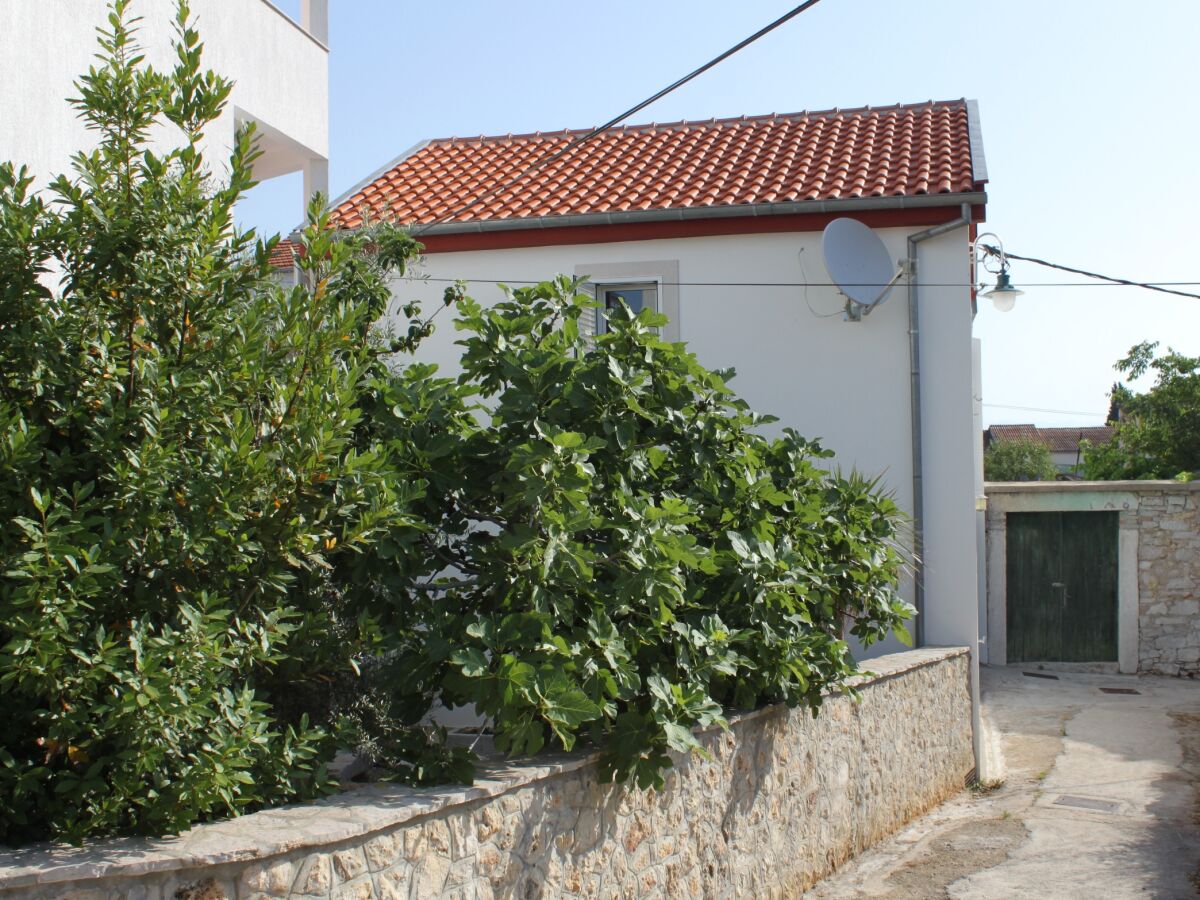 Holiday house Four-bedroom house with terrace and sea view Kukljica, Ugljan K-8251 - Outdoor photo 2