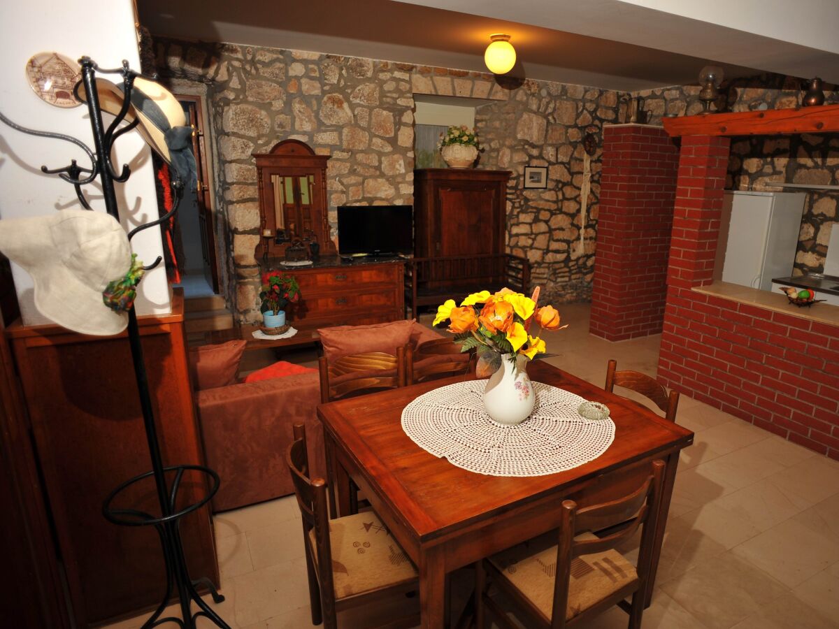 Apartment Two bedroom apartment near beach Sutivan, Brač A-22771-a