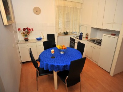 Apartment Three bedroom apartment near beach Sutivan, Brač A-22771-b - Outdoor photo 14