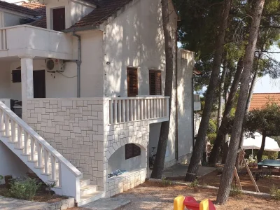 Apartment Two bedroom apartment with terrace Jagodna, Hvar A-24399-a - Outdoor photo 7