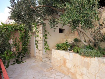 Apartment Two bedroom apartment near beach Zavalatica, Korčula A-189-b - Outdoor photo 9