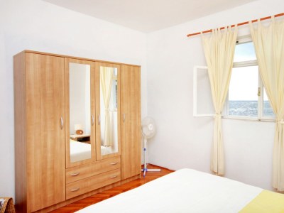 Apartment Two bedroom apartment near beach Zavalatica, Korčula A-189-b - Outdoor photo 18