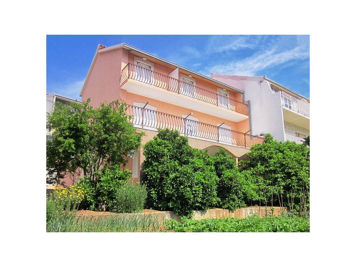 Apartment One bedroom apartment with balcony and sea view Marina, Trogir A-6116-e