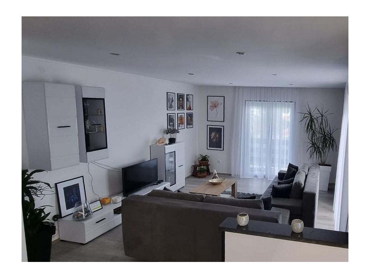 Apartment Two bedroom apartment with balcony and sea view Duće, Omiš A-24975-b