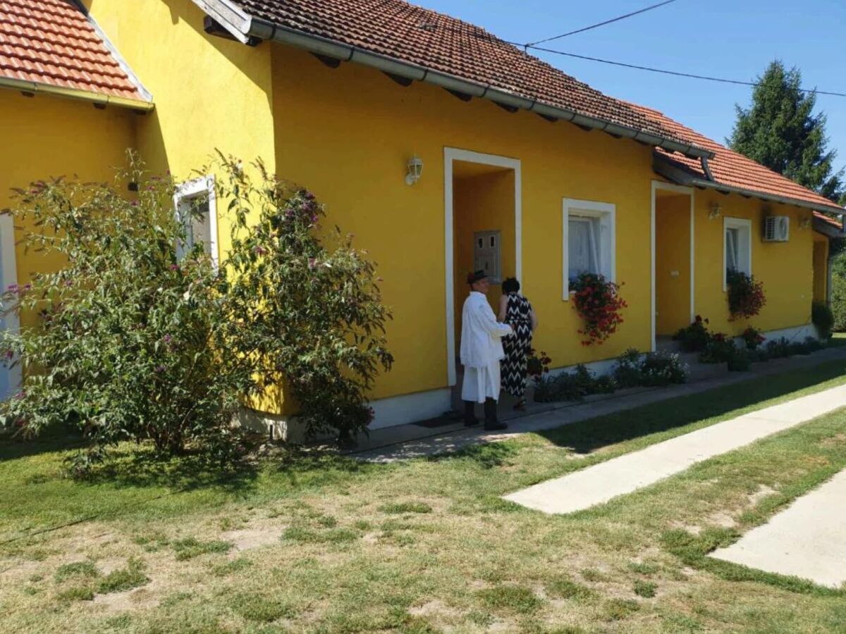 Apartment One Bedroom Apartment with Balcony - Outdoor photo 5
