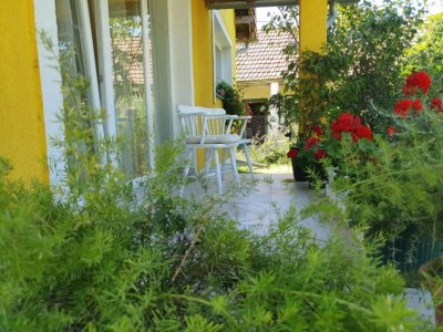 Apartment One Bedroom Apartment with Balcony - Outdoor photo 6