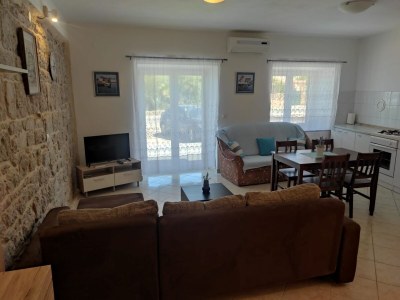 Apartment One bedroom apartment with terrace and sea view Kukljica, Ugljan A-8209-b in Kukljica - Apartment