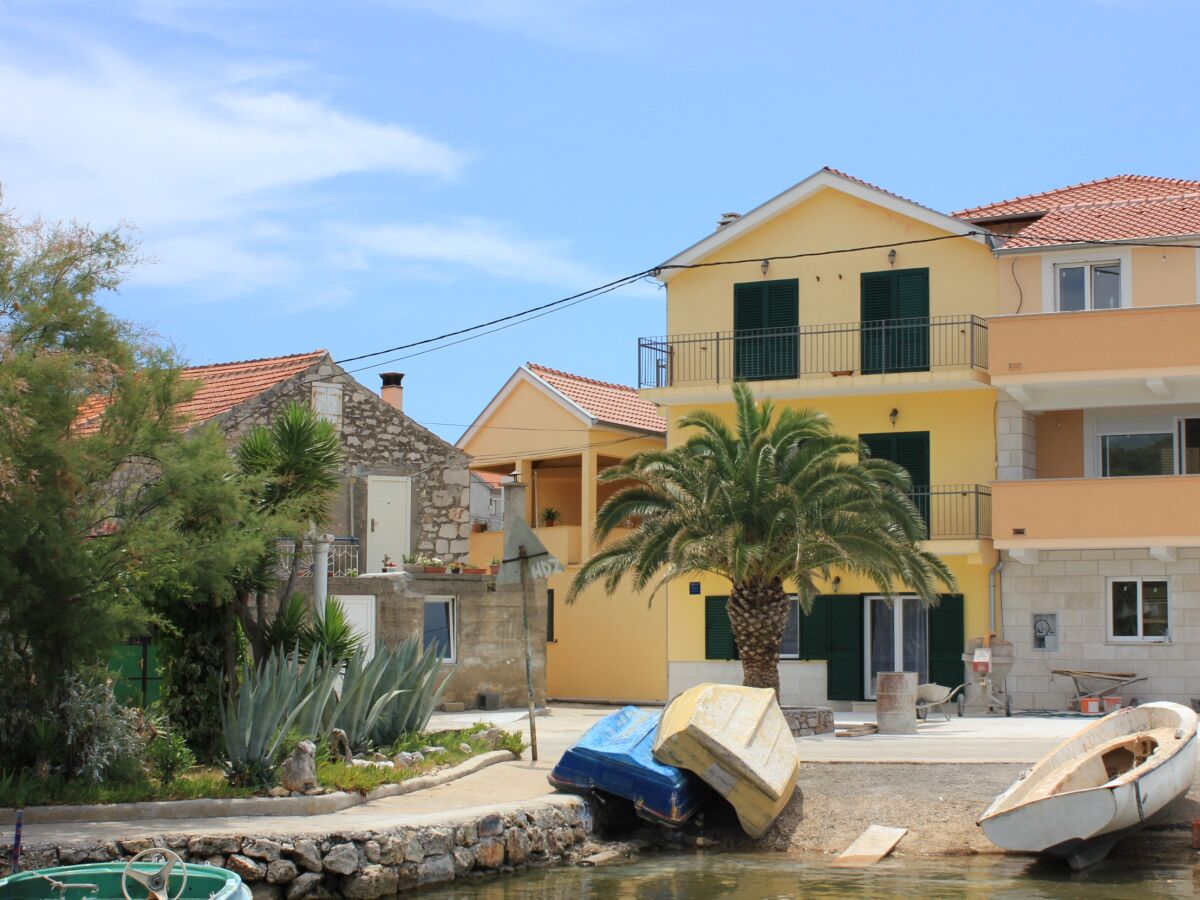 Apartment One bedroom apartment with terrace Kukljica, Ugljan A-8209-c - Outdoor photo 2