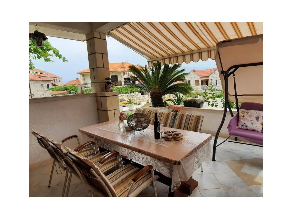 Apartment Two bedroom apartment with terrace Postira, Brač A-12291-b