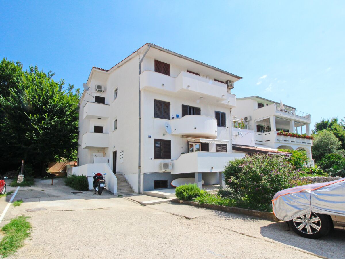 Apartment Three bedroom apartment with terrace Baška, Krk A-19195-a