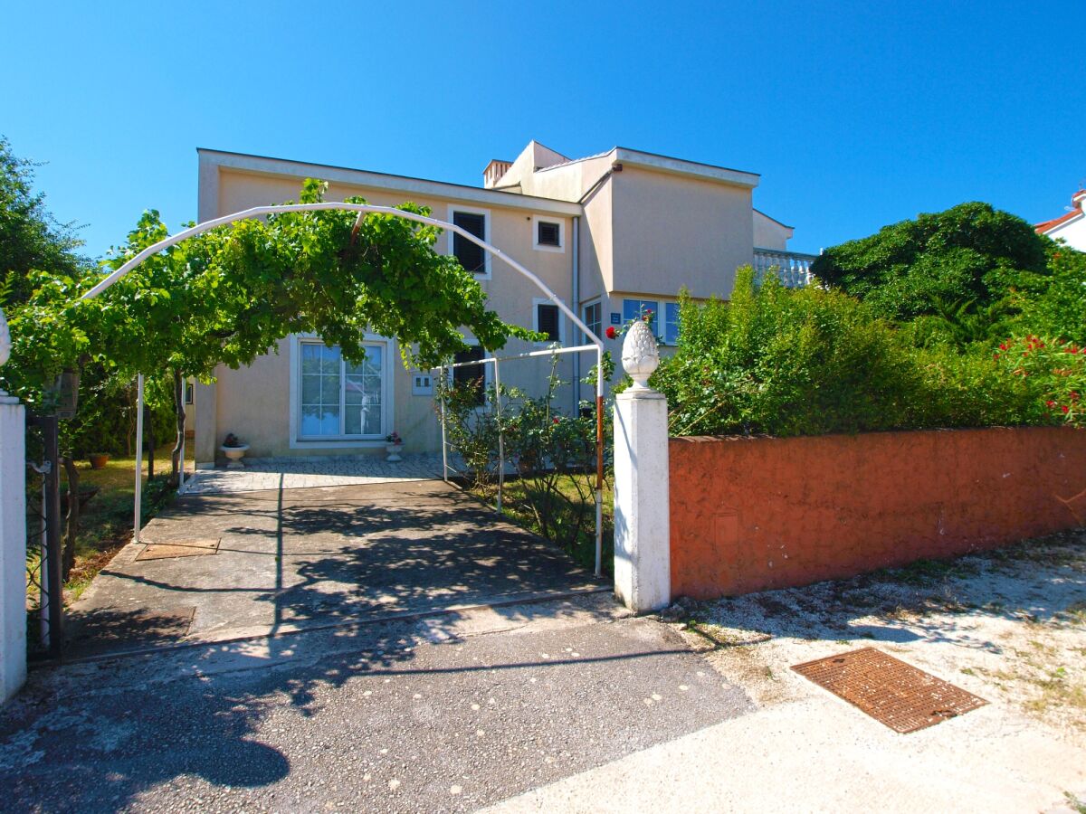 Apartment Two bedroom apartment with terrace Banjole, Pula A-20813-a