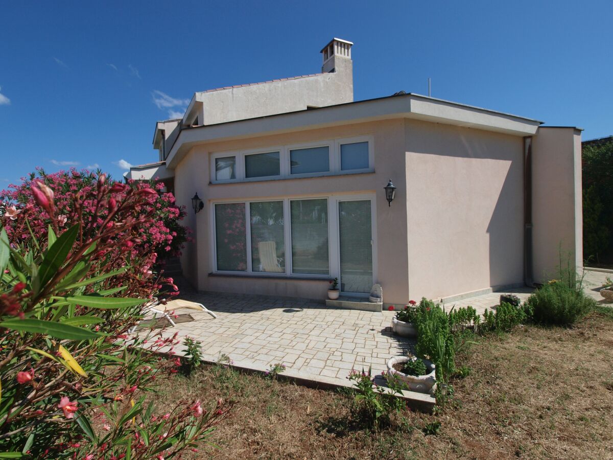 Apartment Two bedroom apartment with terrace Banjole, Pula A-20813-a - Outdoor photo 2