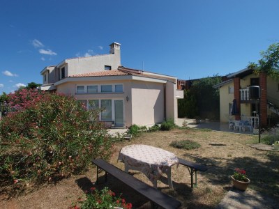 Apartment Two bedroom apartment with terrace Banjole, Pula A-20813-a - Outdoor photo 3