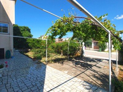 Apartment Two bedroom apartment with terrace Banjole, Pula A-20813-a - Outdoor photo 4