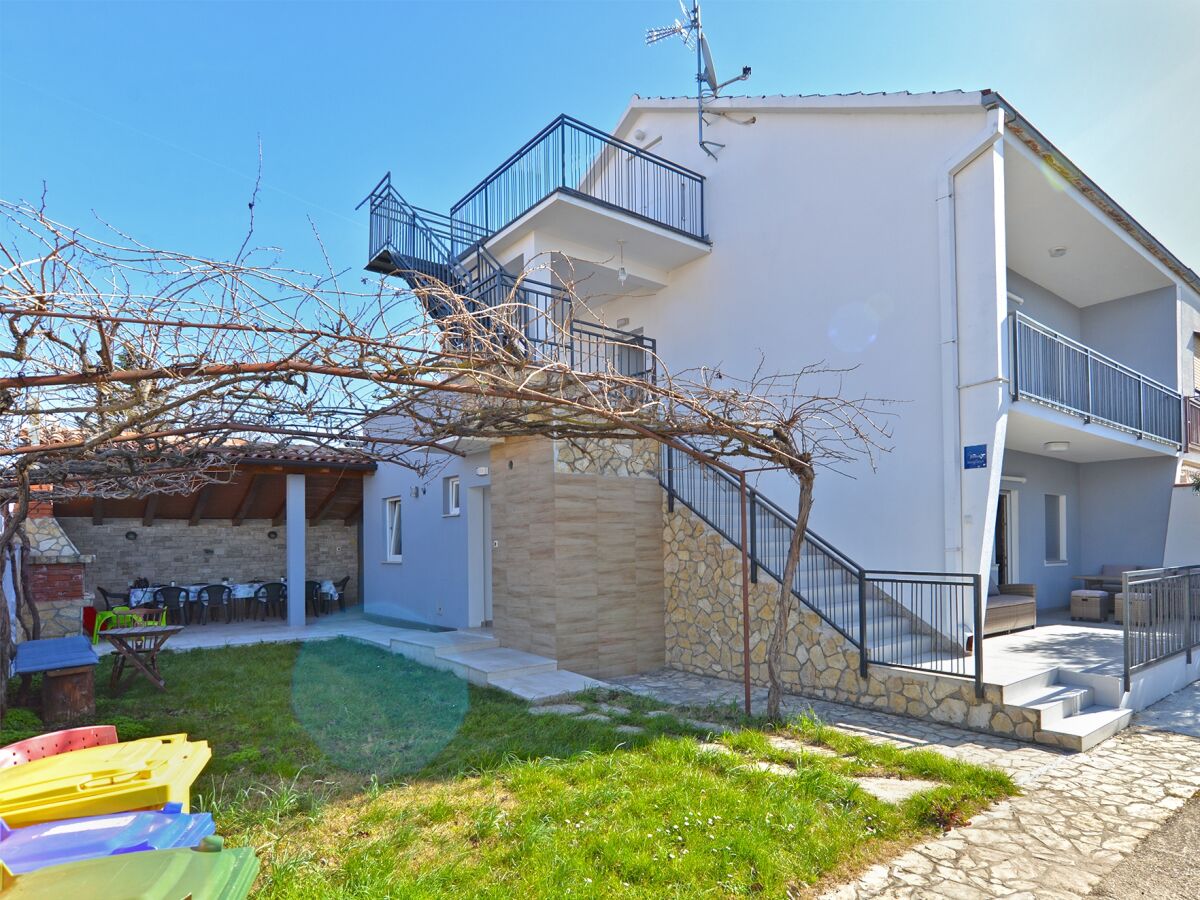 Apartment Three bedroom apartment with terrace Medulin A-21025-a - Outdoor photo 2