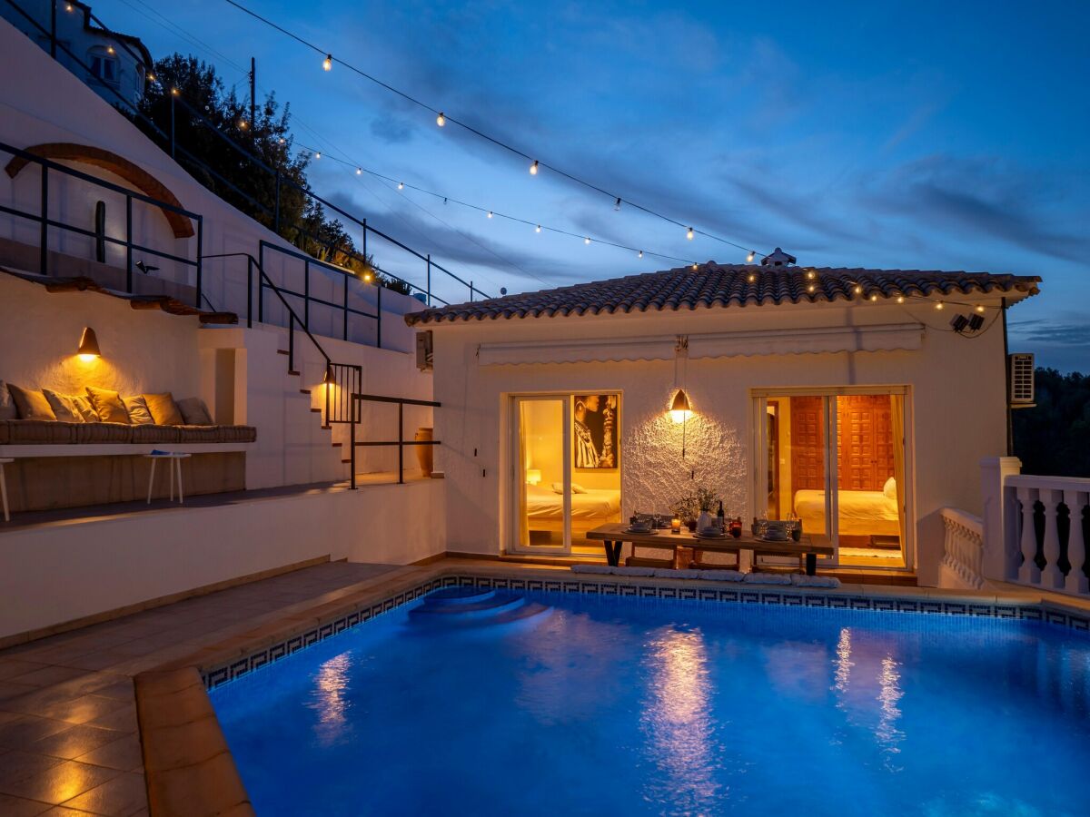 Holiday house Beautiful villa with pool and stunning view - Outdoor photo 2