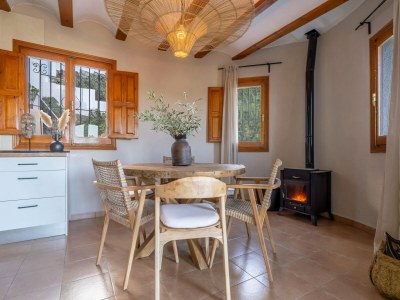 Holiday house Beautiful villa with pool and stunning view - Features photo 11