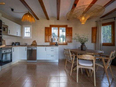 Holiday house Beautiful villa with pool and stunning view - Features photo 12