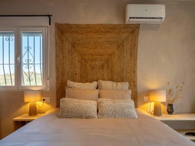 Holiday house Beautiful villa with pool and stunning view - Features photo 14