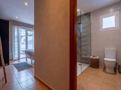 Holiday house Beautiful villa with pool and stunning view - Features photo 15